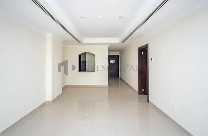 Apartment - 1 Bedroom - 2 Bathrooms for rent in Tower 28 - Porto Arabia - The Pearl Island - Doha