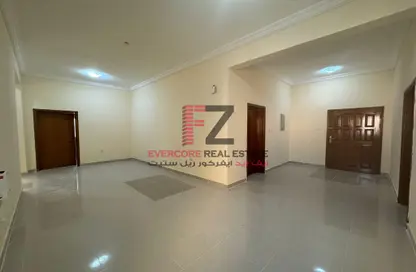 شقة - 3 غرف نوم - 2 حمامات للايجار في شارع المطار القديم - طريق المطار القديم - الدوحة
