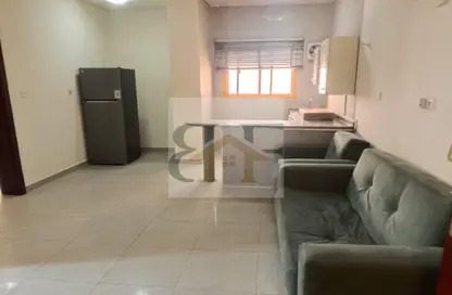 Apartment - 1 Bedroom - 1 Bathroom for rent in Umm Ghwailina Comm - Umm Ghuwalina - Umm Ghuwailina - Doha