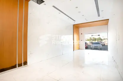 Show Room - Studio - 1 Bathroom for rent in Souk Al gharaffa - Al Gharrafa - Doha