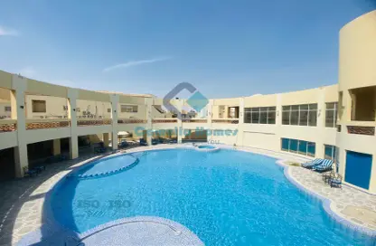 صورة لـ حوض سباحة مجمع سكني - 5 غرف نوم - 5 حمامات للايجار في شارع كرلوو - الوعب - الدوحة ، صورة رقم 1