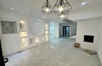 فيلا - 6 غرف نوم - 5 حمامات للايجار في فلل الدحيل - الدحيل - الدوحة