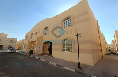 فيلا - 5 غرف نوم - 4 حمامات للايجار في بوابة عين خالد - عين خالد - الدوحة