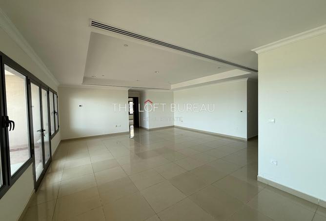 887704 - Property Image 3