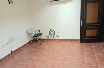 Apartment - 2 Bedrooms - 2 Bathrooms for rent in Thabit Bin Zaid Street - Al Mansoura - Doha