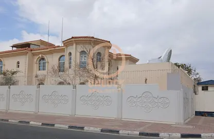 فيلا - 8 غرف نوم - 8 حمامات للايجار في الدفنة - الدفينة - الدوحة