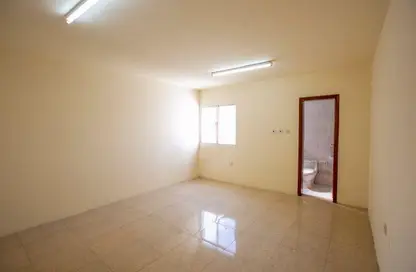 Apartment - 2 Bedrooms - 2 Bathrooms for rent in EB09 - Umm Ghuwailina - Doha