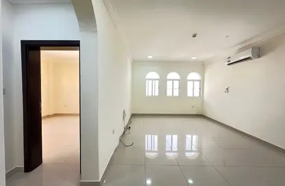 شقة - 2 غرف نوم - 2 حمامات للايجار في شقق مساكن المطار القديم - طريق المطار القديم - الدوحة