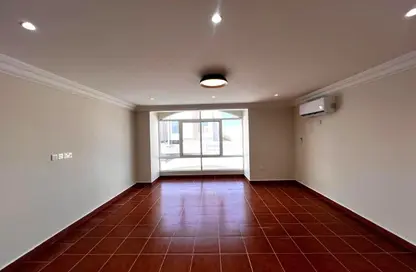 Villa - 6 Bedrooms - 6 Bathrooms for rent in Al Maamoura - Al Maamoura - Doha