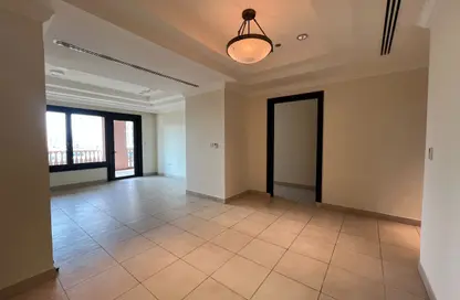 شقة - غرفة نوم - 2 حمامات للايجار في طريق بورتو الشرقي - بورتو أرابيا - جزيرة اللؤلؤة - الدوحة