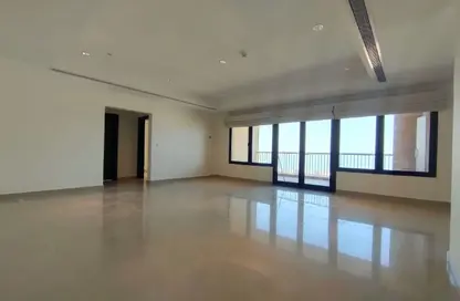 Apartment - 2 Bedrooms - 3 Bathrooms for rent in East Porto Drive - Porto Arabia - The Pearl Island - Doha