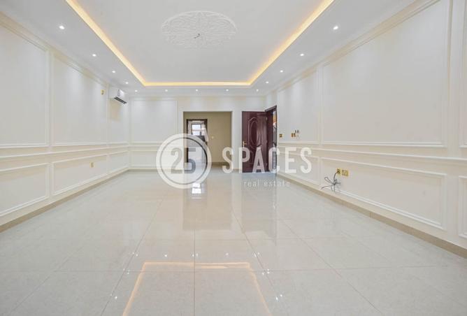 892588 - Property Image 2