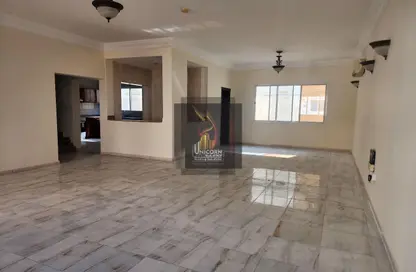 Compound - 3 Bedrooms - 4 Bathrooms for rent in Al Gharrafa - Al Gharrafa - Doha