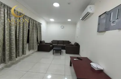 Apartment - 2 Bedrooms - 2 Bathrooms for rent in Umm Ghwailina Comm - Umm Ghuwalina - Umm Ghuwailina - Doha