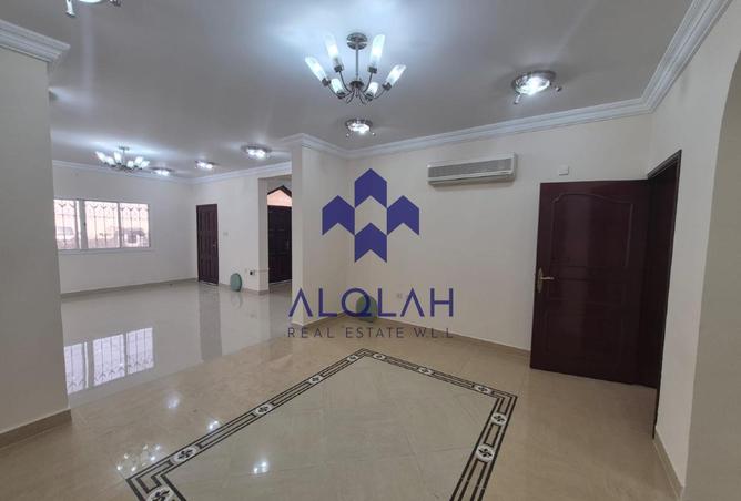 940112 - Property Image 2