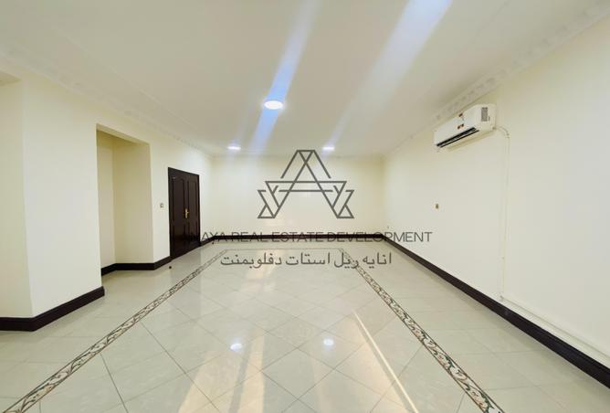933413 - Property Image 2