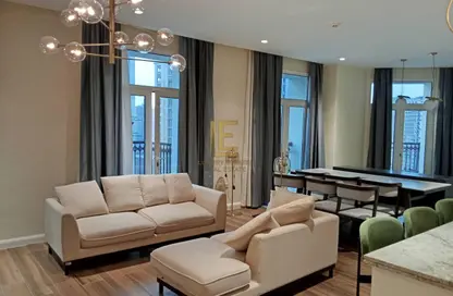 Apartment - 2 Bedrooms - 3 Bathrooms for rent in Floresta Gardens - The Pearl Island - Doha
