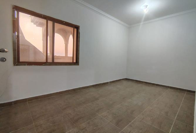 968041 - Property Image 3