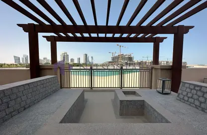 Villa - 5 Bedrooms - 6 Bathrooms for rent in Hilton Doha The Pearl Residences - Abraj Quartiers - The Pearl Island - Doha