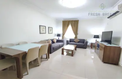 Living / Dining Room image for: Apartment - 2 Bedrooms - 2 Bathrooms for rent in Umm Ghuwailina - Doha, Image 1