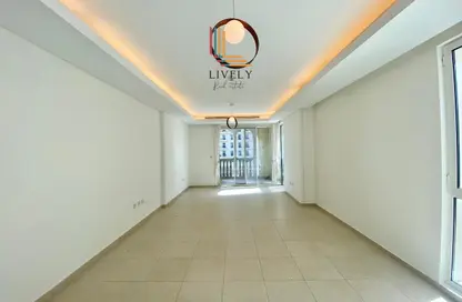 Apartment - 2 Bedrooms - 3 Bathrooms for rent in Viva West - Viva Bahriyah - The Pearl Island - Doha