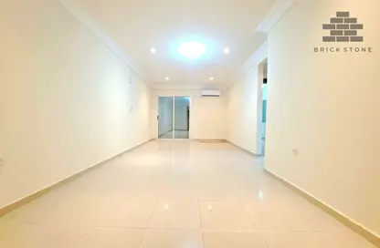 شقة - 2 غرف نوم - 2 حمامات للايجار في شارع الجزيره - فريج بن محمود الشمالي - فريج بن محمود - الدوحة