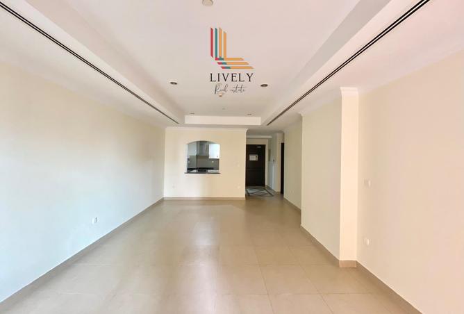 992587 - Property Image 2