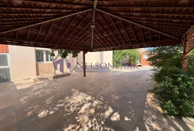 958523 - Property Image 2