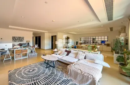 Apartment - 2 Bedrooms - 3 Bathrooms for sale in Tower 13 - Porto Arabia - The Pearl Island - Doha