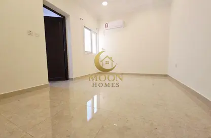 Apartment - 2 Bedrooms - 2 Bathrooms for rent in Bin Omran - Fereej Bin Omran - Doha