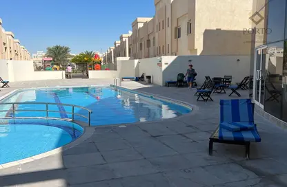 صورة لـ حوض سباحة مجمع سكني - 2 غرف نوم - 2 حمامات للايجار في عين خالد - عين خالد - الدوحة ، صورة رقم 1