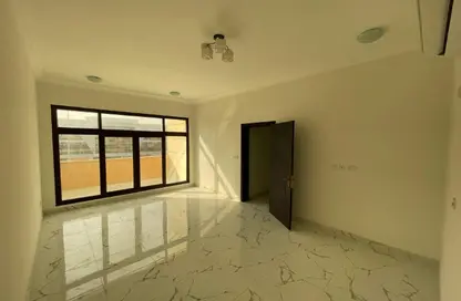 Apartment - 2 Bedrooms - 2 Bathrooms for rent in Al Aziziyah - Al Aziziyah - Doha