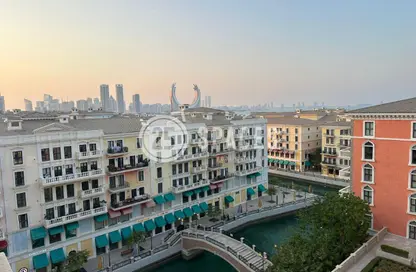 Apartment - 2 Bedrooms - 3 Bathrooms for rent in Carnaval - Qanat Quartier - The Pearl Island - Doha
