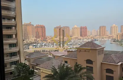 شقة - 2 غرف نوم - 3 حمامات للايجار في طريق بورتو الشرقي - بورتو أرابيا - جزيرة اللؤلؤة - الدوحة