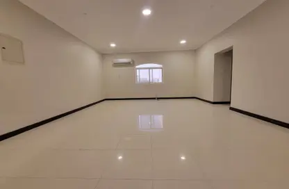 شقة - 2 غرف نوم - 2 حمامات للايجار في شارع النصر - النصر - الدوحة