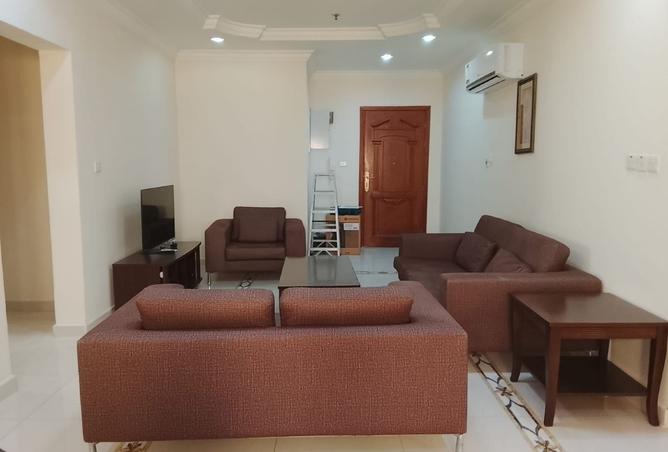 981312 - Property Image 2