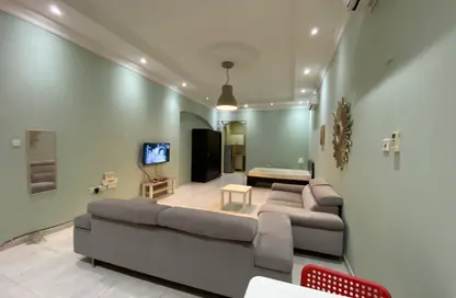 Apartment - Studio - 1 Bathroom for rent in Street 871 - Al Duhail South - Al Duhail - Doha