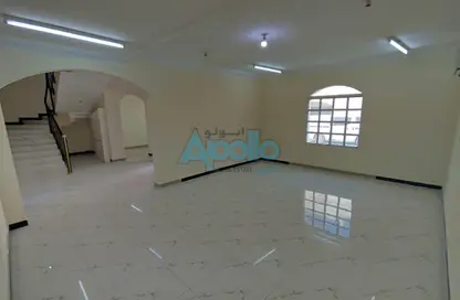 Villa - 5 Bedrooms - 4 Bathrooms for rent in Umm Al Seneem Street - Ain Khaled - Doha