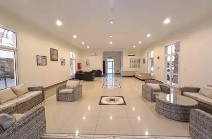 فيلا - 3 غرف نوم - 5 حمامات للايجار في مجمع النعيم - شمال الدحيل - الدحيل - الدوحة