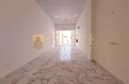 Shop - Studio - 1 Bathroom for rent in Ammar Bin Yasser Street - Al Aziziyah - Doha
