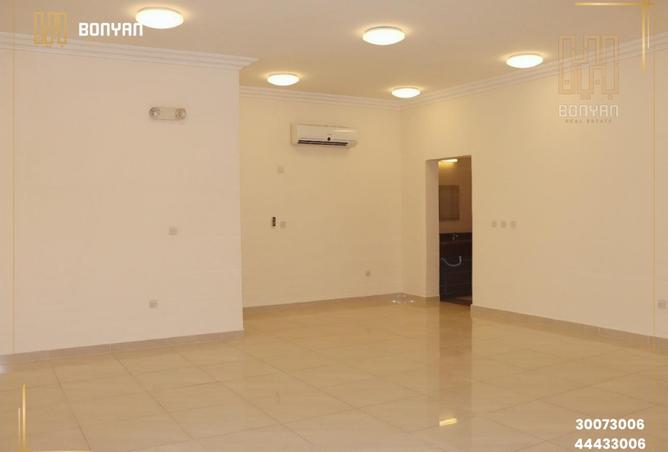 967367 - Property Image 2