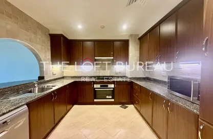 Apartment - 1 Bedroom - 2 Bathrooms for rent in West Porto Drive - Porto Arabia - The Pearl Island - Doha