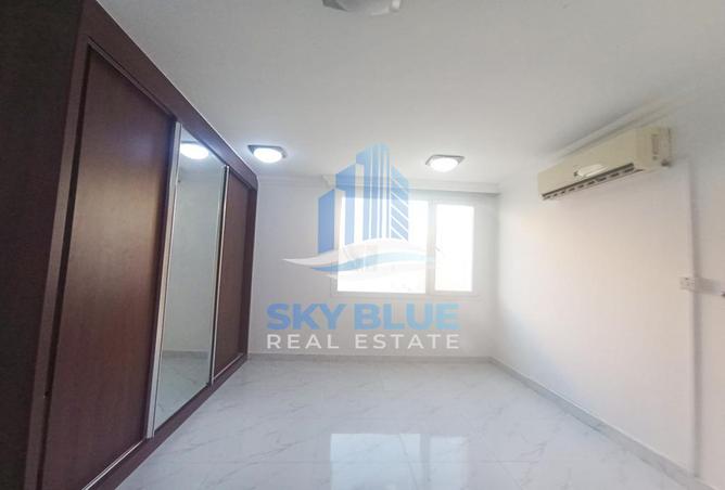 889400 - Property Image 2
