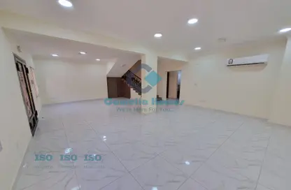 مجمع سكني - 5 غرف نوم - 4 حمامات للايجار في سوق الغرافة - الغرافة - الدوحة