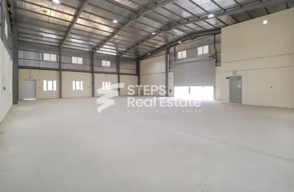 Warehouse - Studio - 3 Bathrooms for rent in Jerry Al Samur - Birkat Al Awamer - Al Wakra