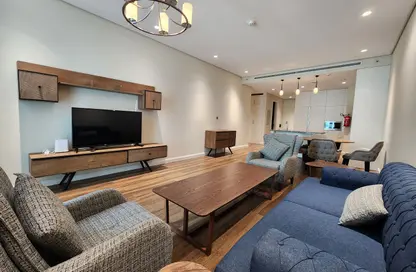 Apartment - 2 Bedrooms - 4 Bathrooms for rent in Floresta Gardens - Floresta Gardens - The Pearl Island - Doha