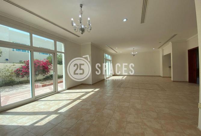 972384 - Property Image 2