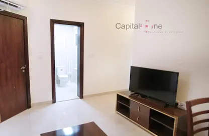 Living Room image for: Apartment - 1 Bedroom - 1 Bathroom for rent in Al Aman Street - Umm Ghuwailina - Doha, Image 1