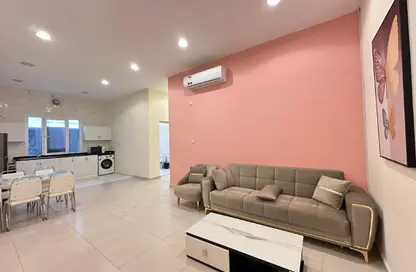 Apartment - 2 Bedrooms - 2 Bathrooms for rent in Al Khazin Street - Madinat Khalifa South - Madinat Khalifa - Doha