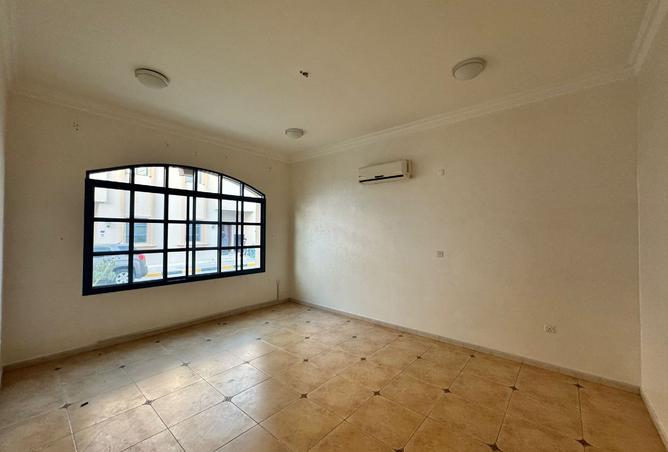922951 - Property Image 2